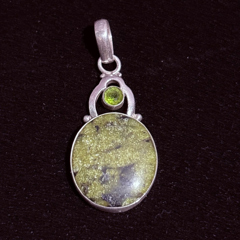 Signed RD 925 Sterling Silver Serpentine & Peridot Pendant Multi Stone Green